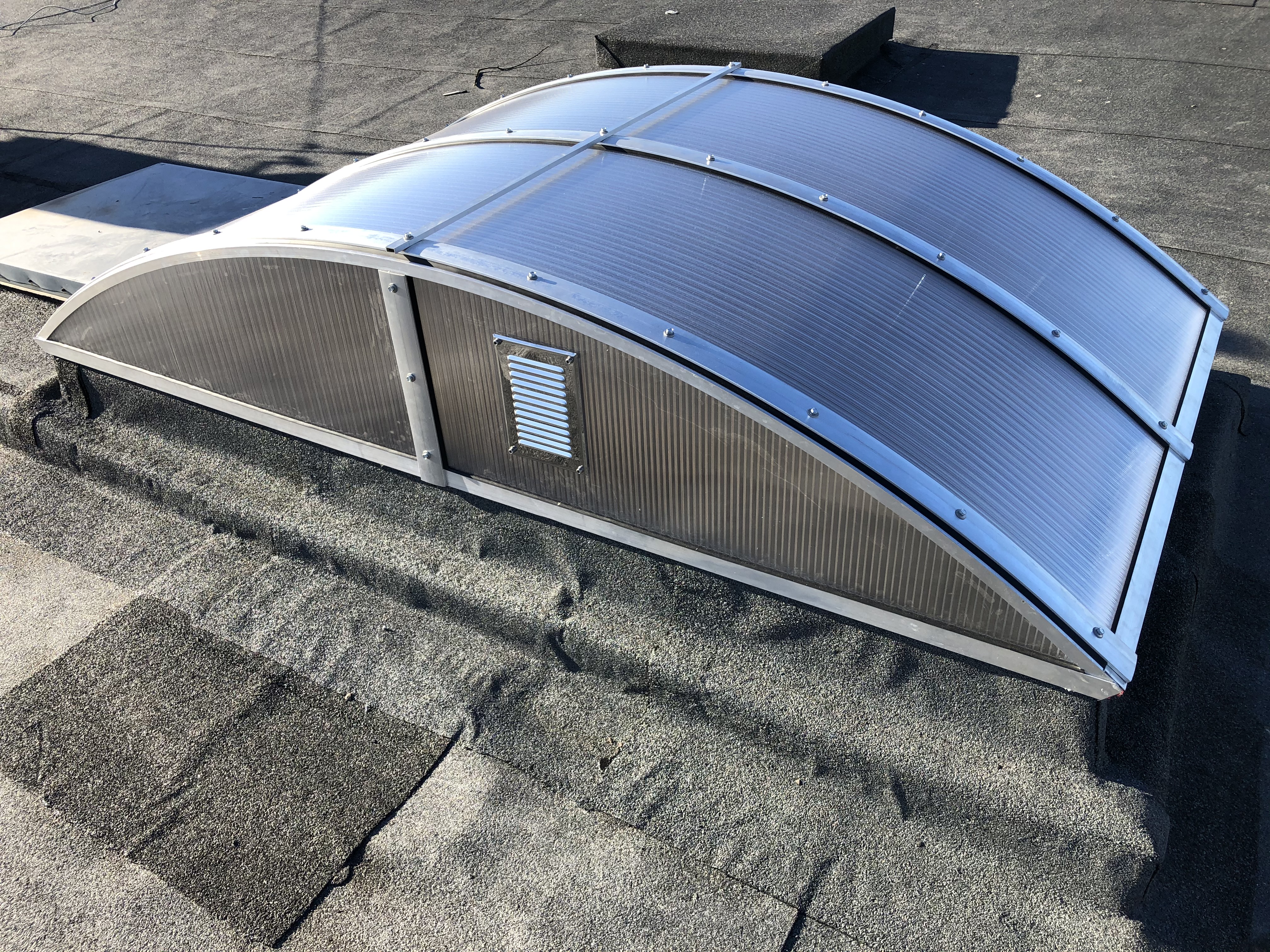 Świetliki dachowe łukowe