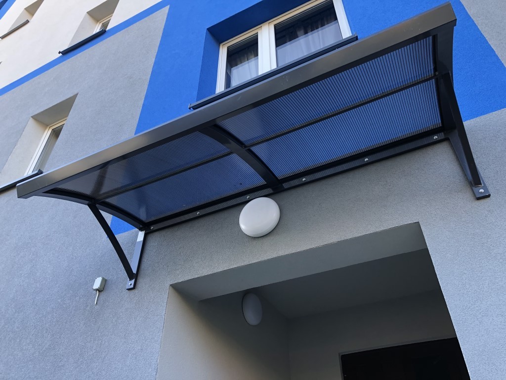 Daszek z poliwęglanu komorowego