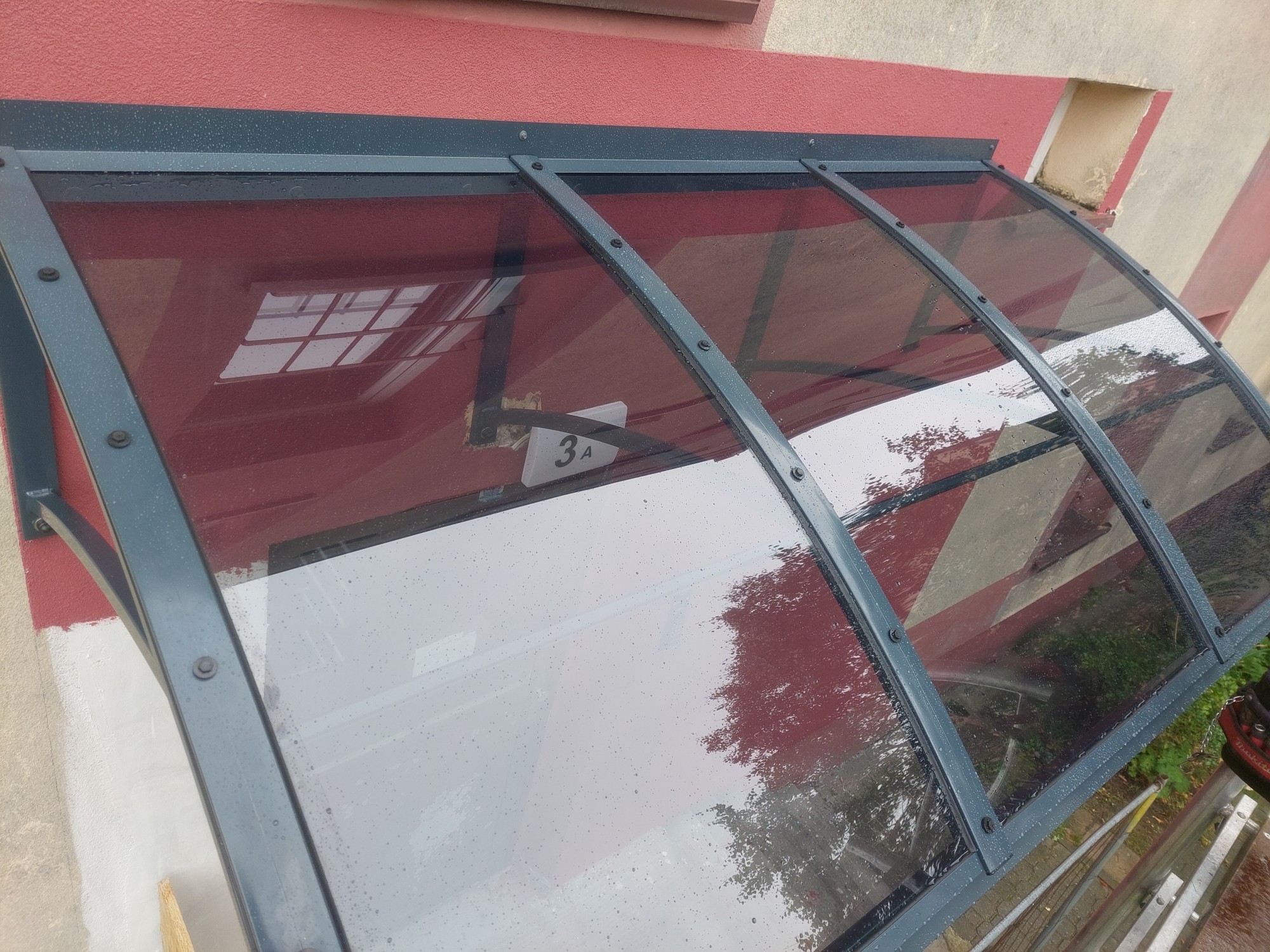 Daszek z poliwęglanu litego